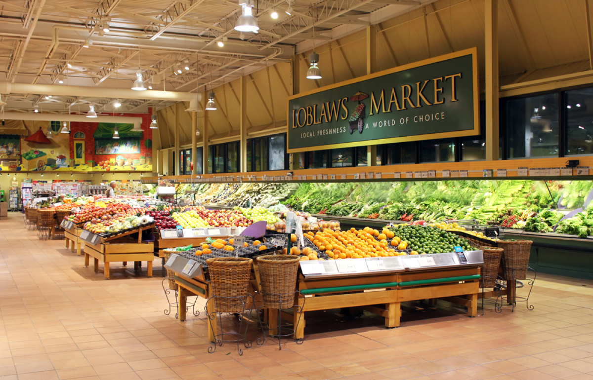 An image of shelves in a grocery store.