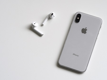 An image of an iphone and headphones.