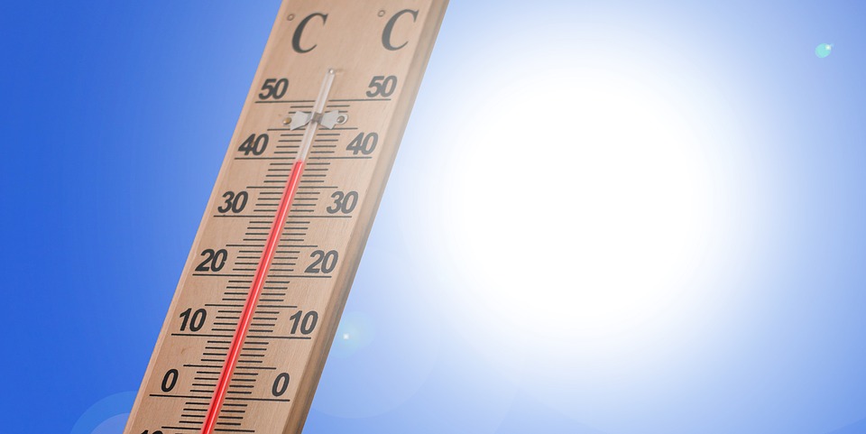 This is an image of a thermometer set against a blue sky and bright sun. The temperature reads 40 °C.